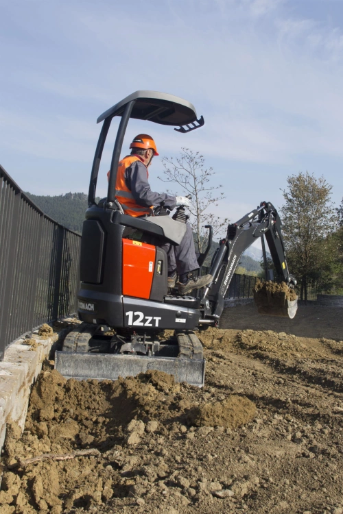 Minikoparka Eurocomach 12 ZT - silnik Kubota.jpg