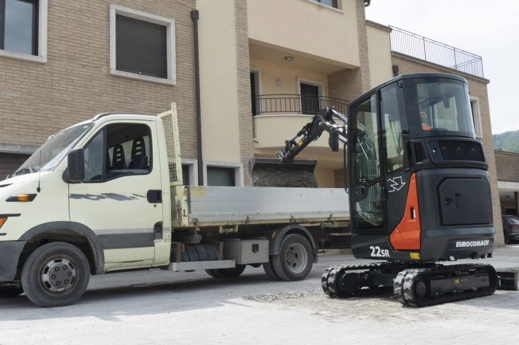 Minikoparka Eurocomach 22 SR - silnik Yanmar.jpg