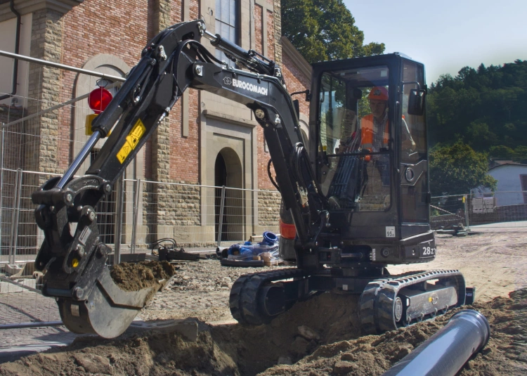 Minikoparka Eurocomach 28 ZT - silnik Kubota.jpg