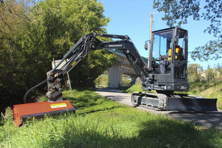 Minikoparka Eurocomach 28 ZT - silnik Kubota.jpg