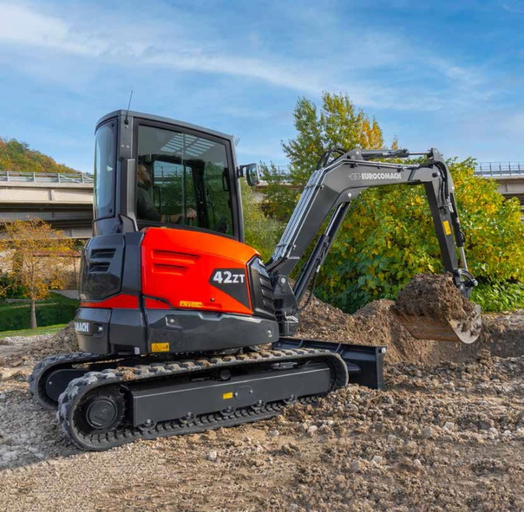Minikoparka Eurocomach 42 ZT - silnik Kubota.jpg