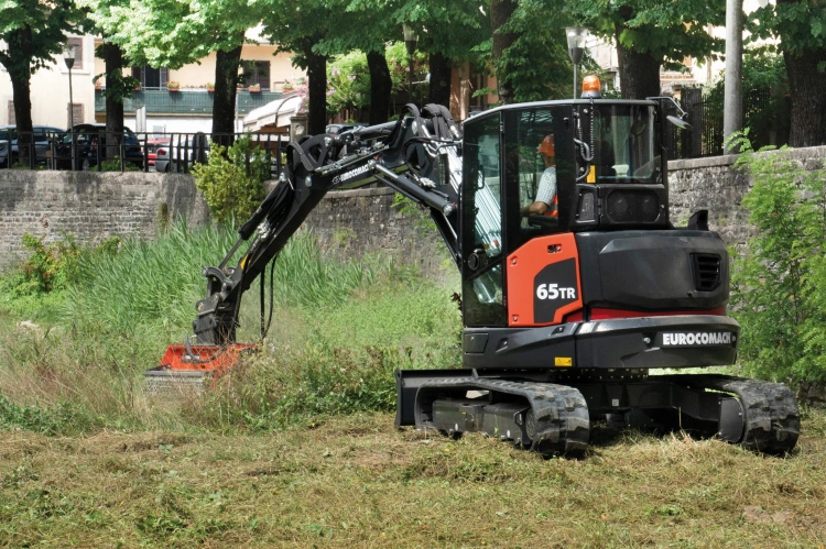 Koparka Eurocomach 65 TR - silnik Kubota.jpg