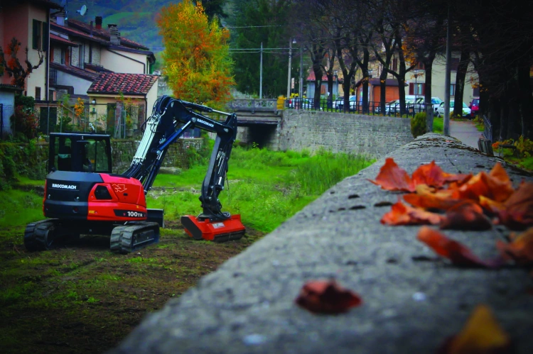 Koparka Eurocomach 100 TR - silnik Yanmar.jpg