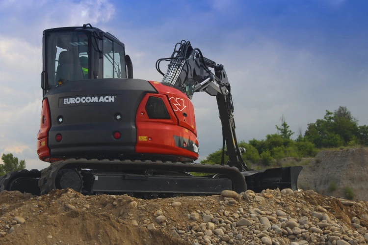 Koparka Eurocomach 100 TR - silnik Yanmar.jpg