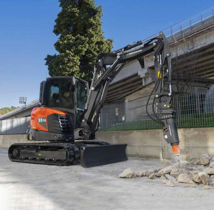 Koparka Eurocomach 55 TR - silnik Kubota.jpg